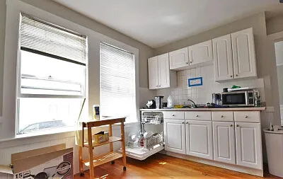 6 bed, $7,200 — Photo 2