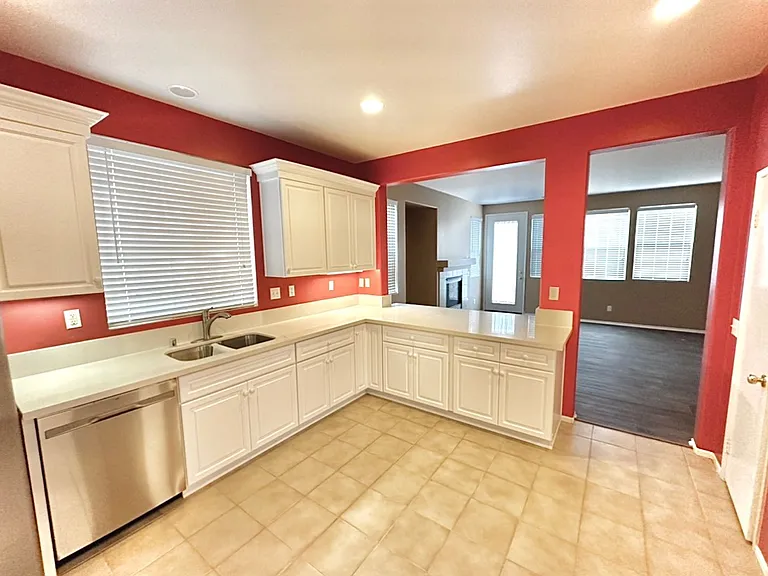 18468 Hillview Ln — Photo 3