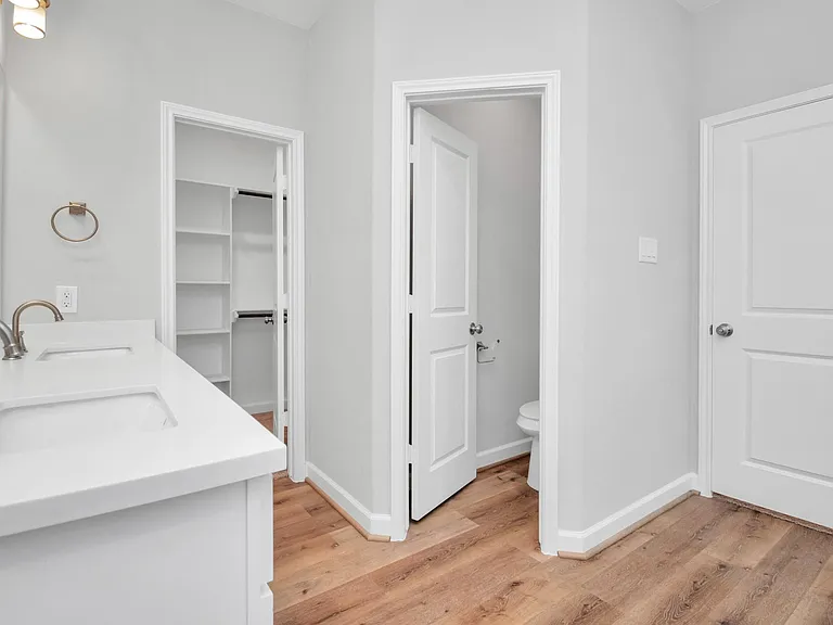 2355 Hoskins Dr — Photo 28