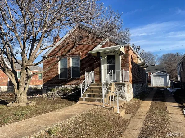 704 Dallas Dr, Saint Louis, MO 63125