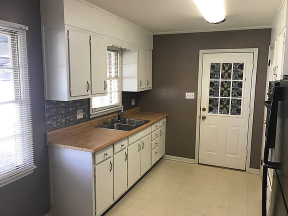 5th image of 604 Marguerite Dr NW