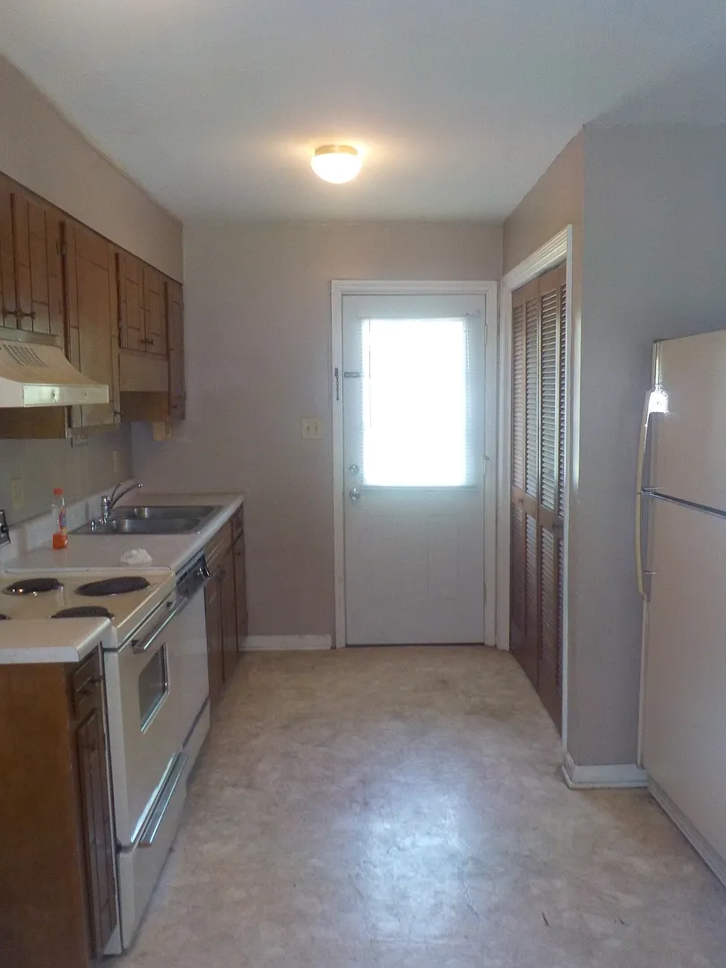 2785 Vance Dr NW Apt # 4 — Photo 3