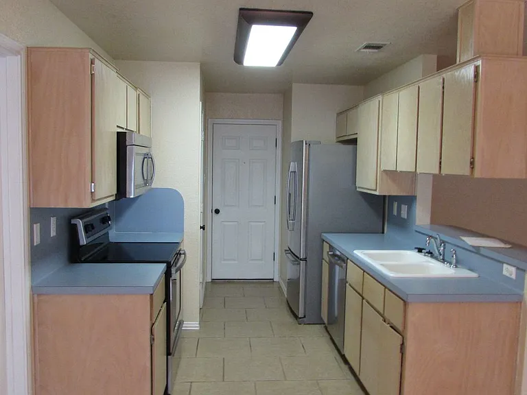2201 Ledgestone Dr — Photo 5