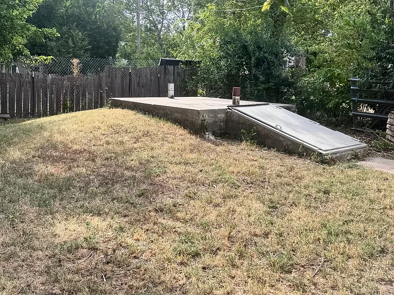 426 N Hoover Ave — Photo 9