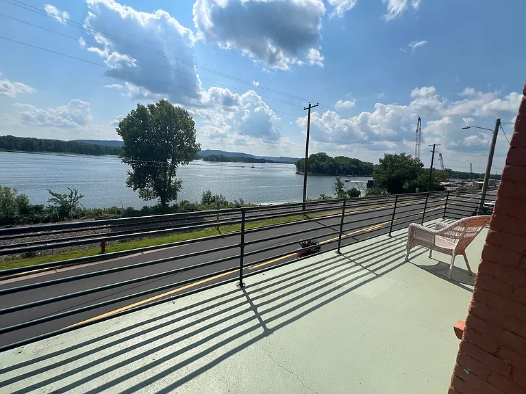 350 N Shore Dr — Photo 1