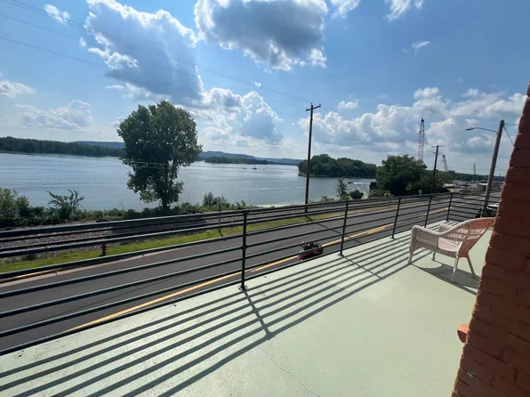 350 N Shore Dr, Fountain City, WI 54629