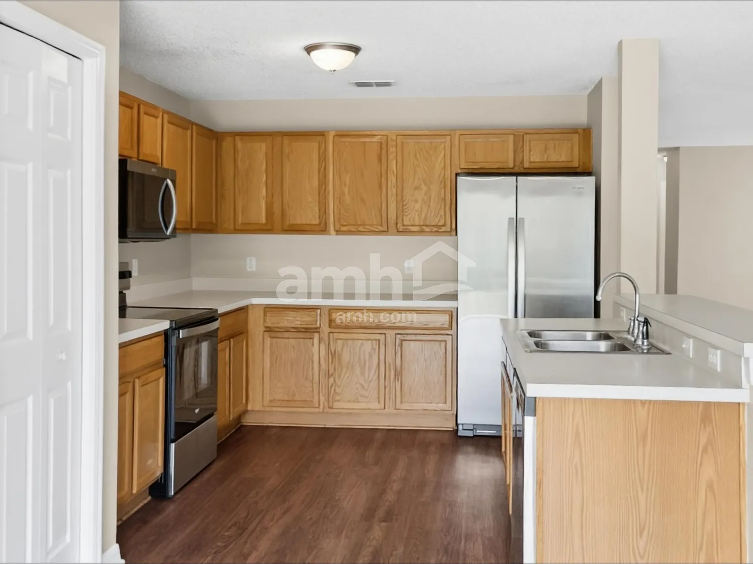 4 bed, 3.0 bath, 2208 sqft, $2,755 — Photo 4
