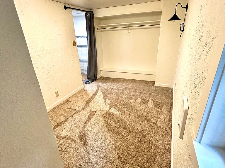 1024 W 13th Ave #4 — Photo 14
