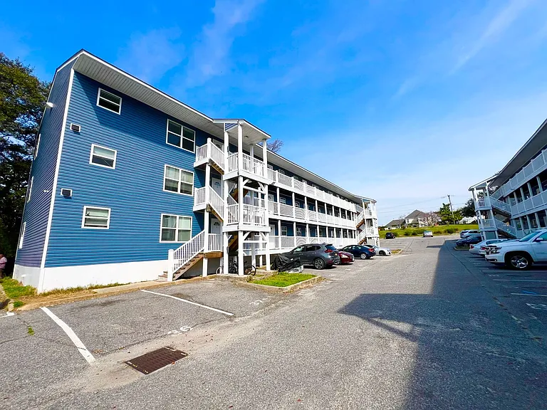 Pelican Dock Apartments — Photo 52