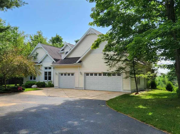 3397 Quick Rd, Harbor Springs, MI 49740