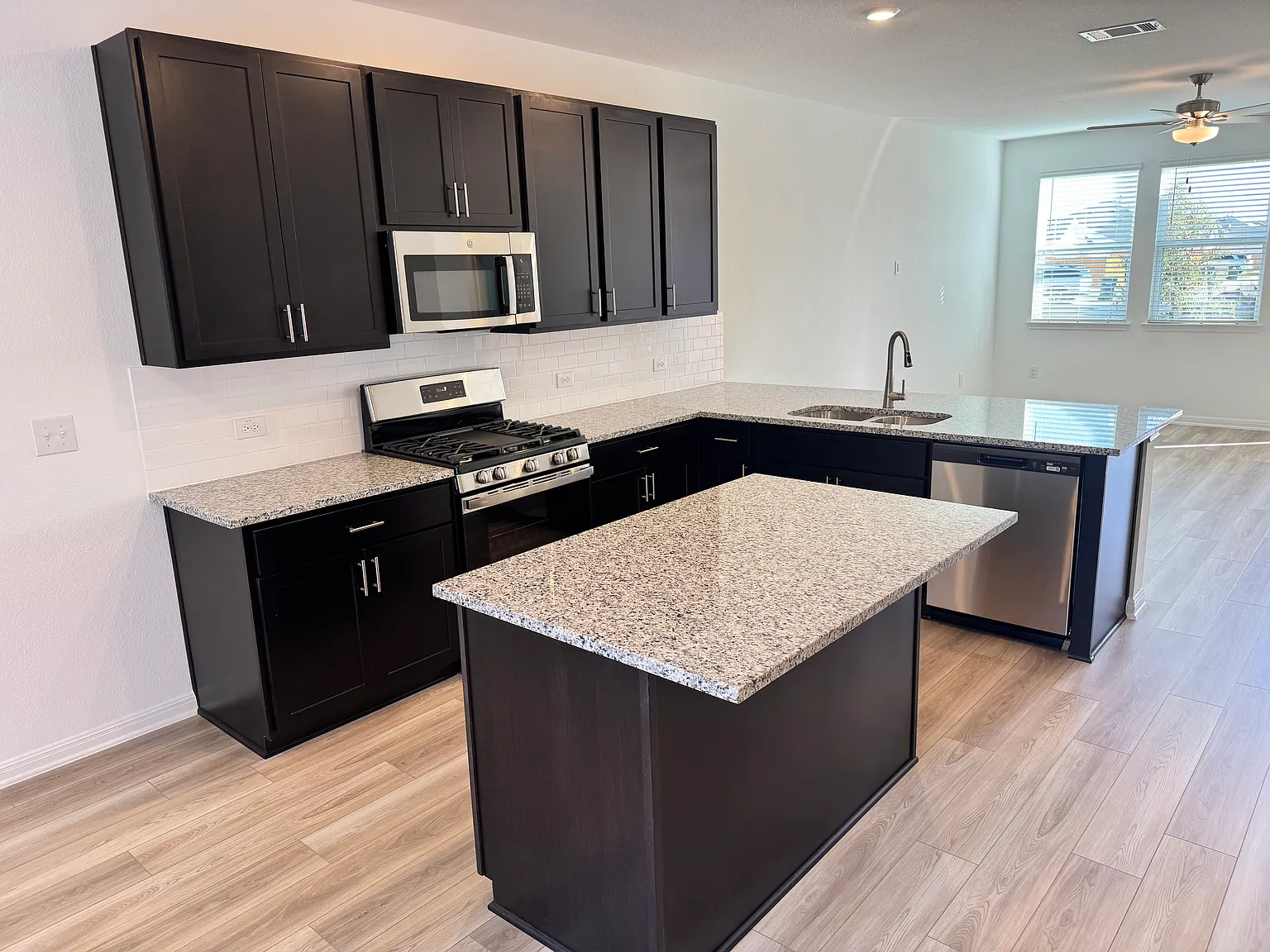 3 bed, 1769 sqft, $2,245 — Photo 4