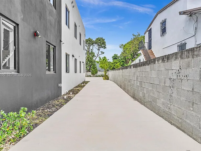 753 NW 30th St #3 — Photo 26