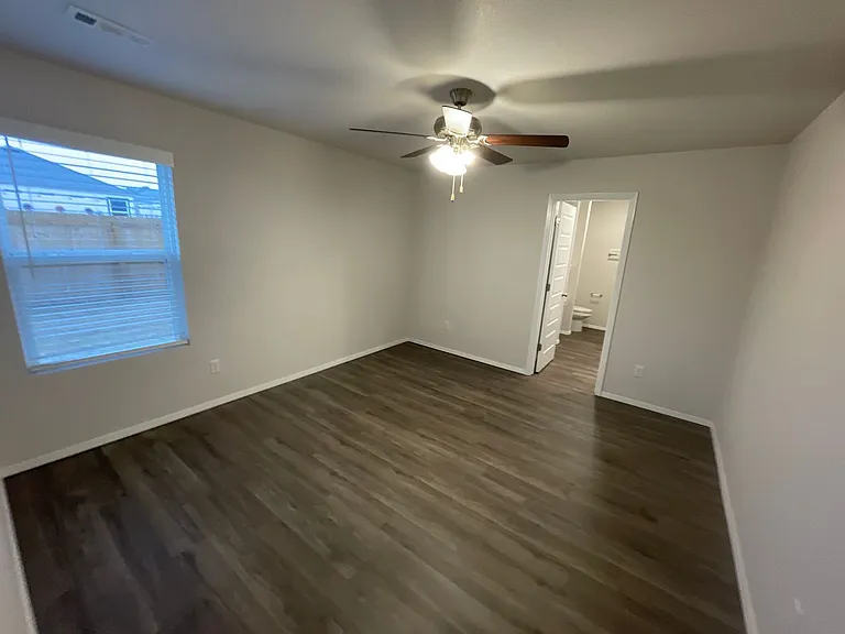 1703 Loveland St — Photo 6