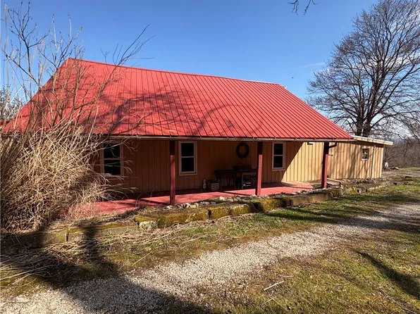 64446 Erie Rd, Salesville, OH 43778