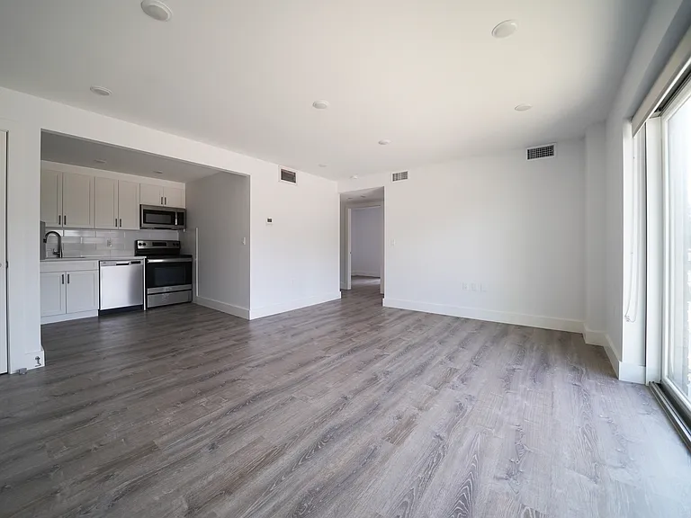 69-05 Ditmars Blvd #3E — Photo 2