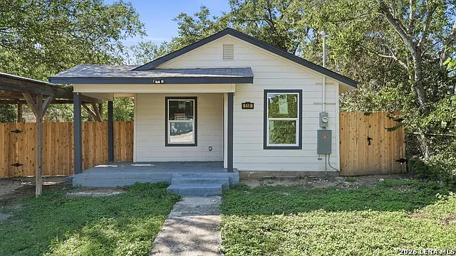 3 bed, 2.0 bath, 906 sqft, $1,600 — Photo 2