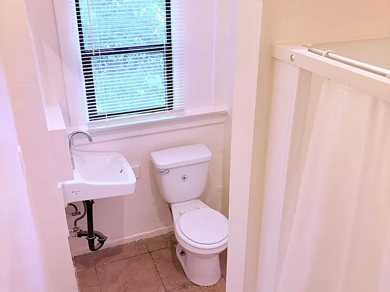 901 S Vermont Ave — Photo 5