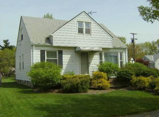 15202 Greenhill Rd, Cleveland, OH 44111