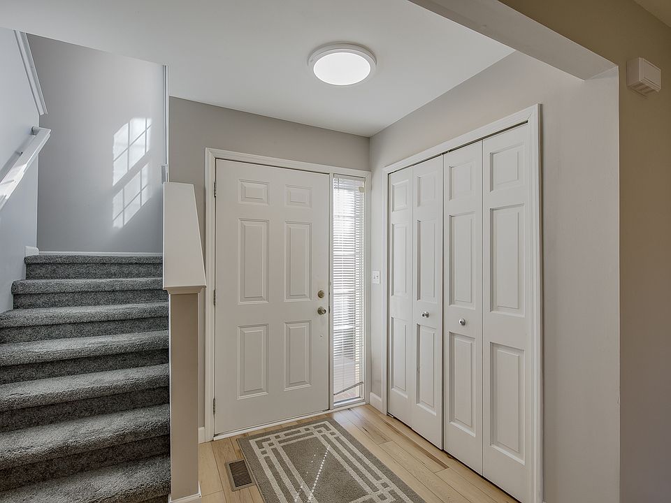 521 James Cir, photo 3