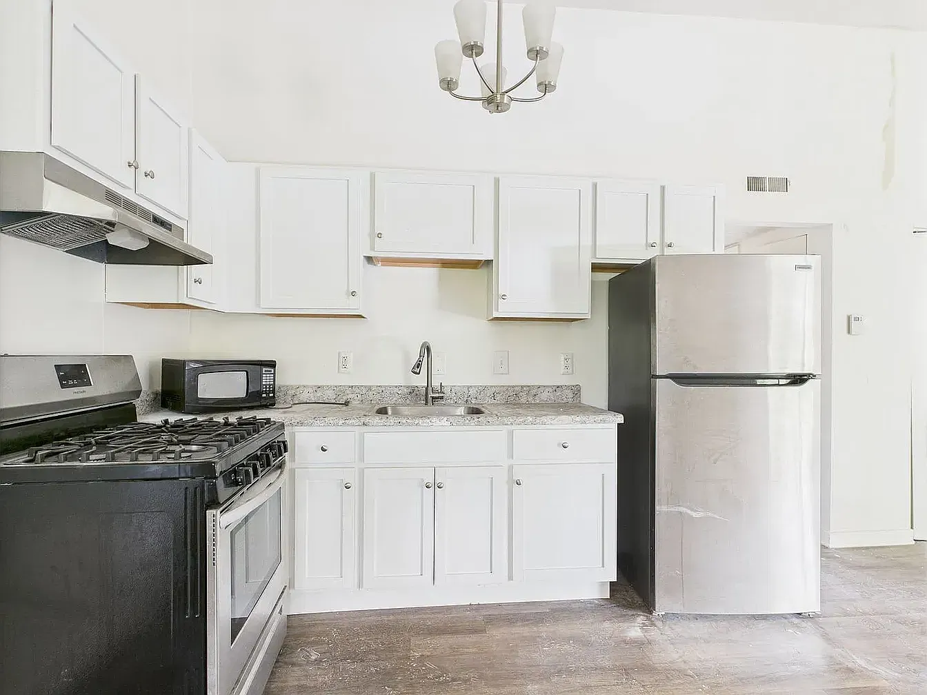 Forest Square Apartments — Photo 1