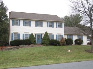 5 Countryside Ln, Lititz, PA 17543