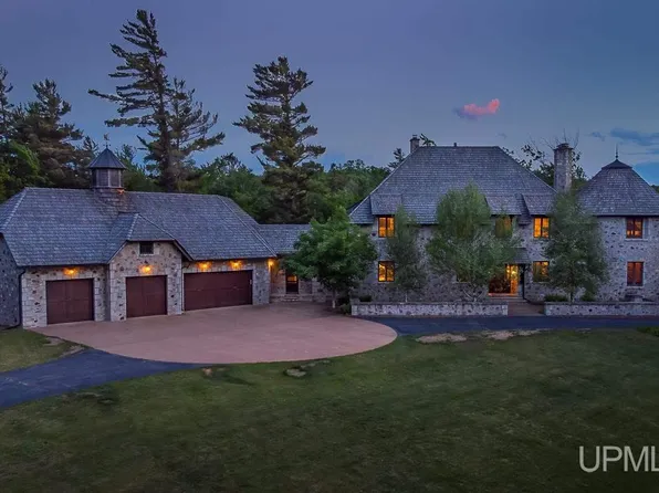 200 Pinton Ln, Marquette, MI 49855