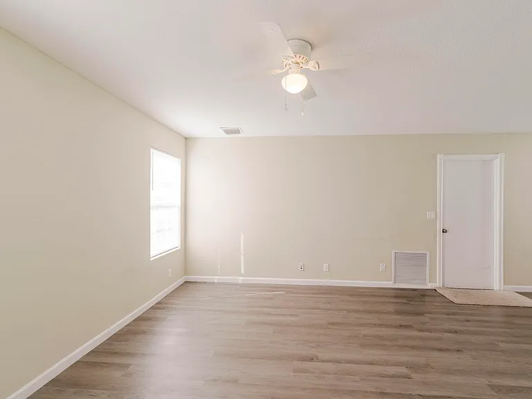 1306 Wild Daisy Ln — Photo 13