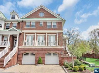 908 Heights Ln, Tenafly, NJ 07670