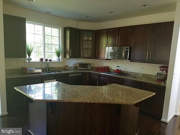 3rd image of 8073 Tysons Oaks Ct