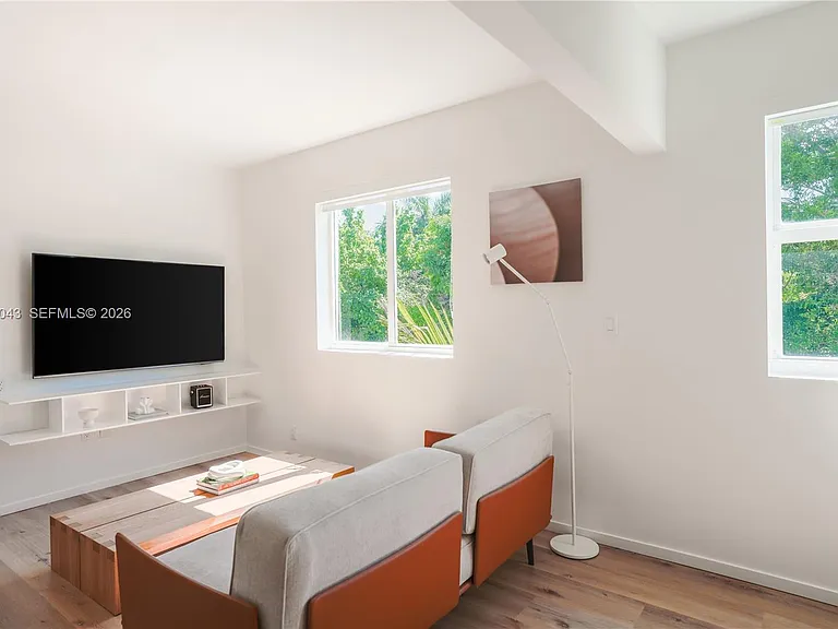 136 NE 46th St #3 — Photo 4