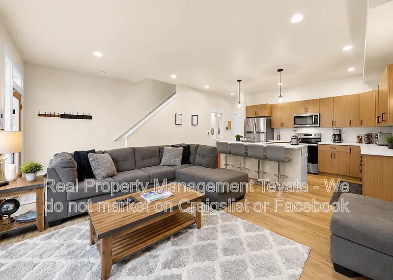 3 bed, 2.5 bath, 1556 sqft, $2,950 — Photo 4