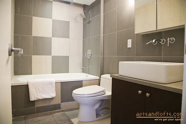 Sold by aptsandlofts.com | media 9