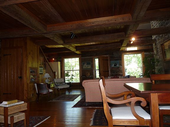 5th image of 2030 Cravens Dr.