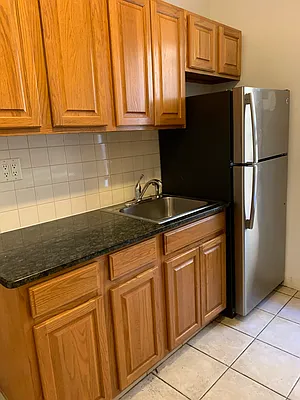 Rented by Halvatzis Realty | media 8