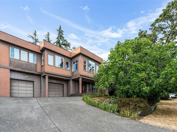 1060 Valewood Trl, Saanich, BC V8X 5G7