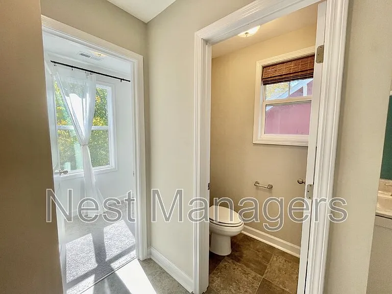 1102 Norwood St — Photo 33
