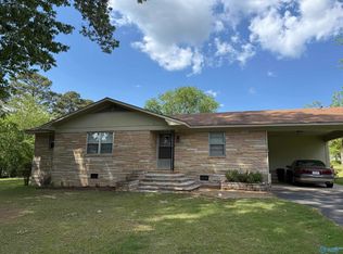 4800 Mountain Crest Dr, Guntersville, AL 35976