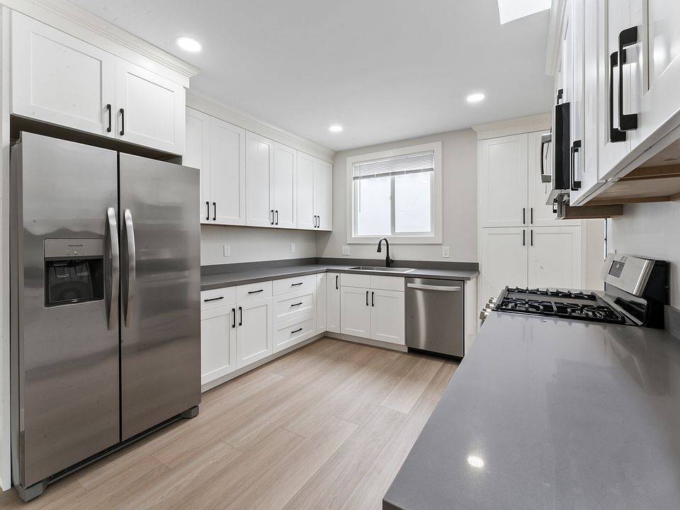 1st image of 220 Saint Charles Ave #1