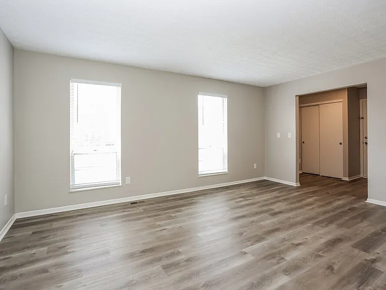 3150 Plainfield Ct — Photo 8