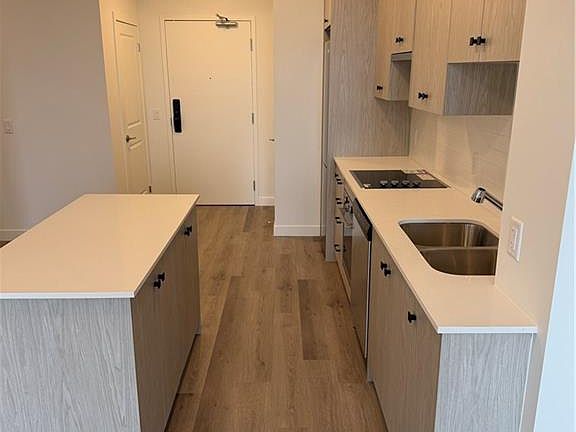 2nd image of 461 Green Rd #1018