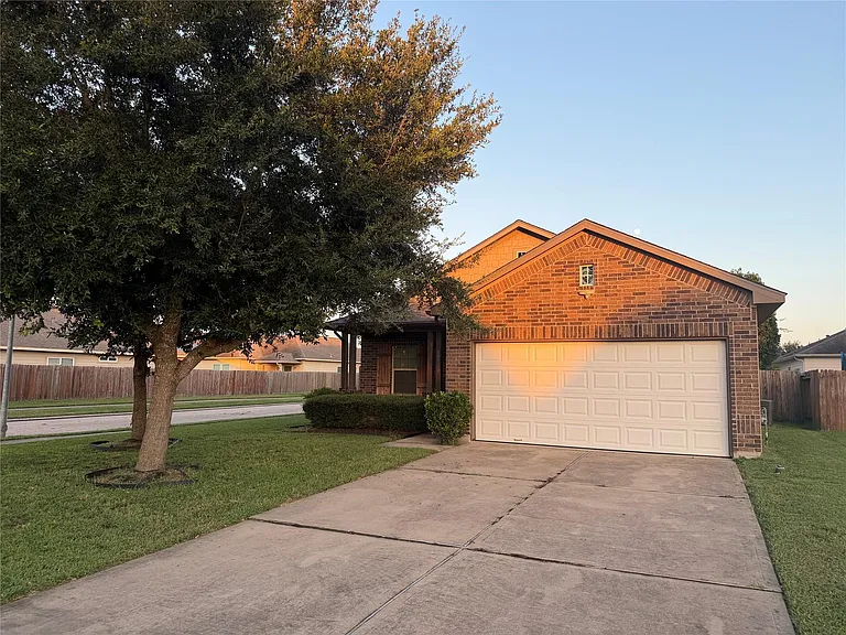 10710 Barker View Dr — Photo 2