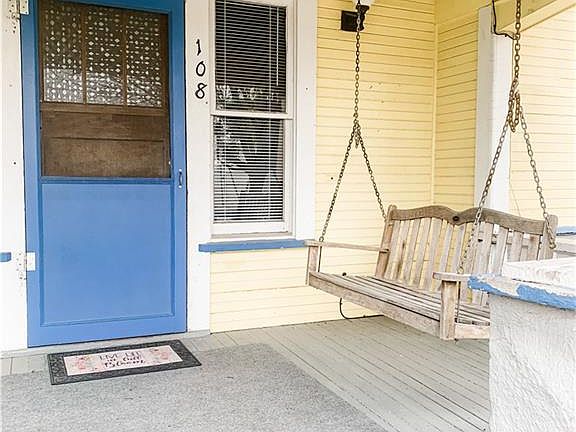 5th image of 108 W Pecan St