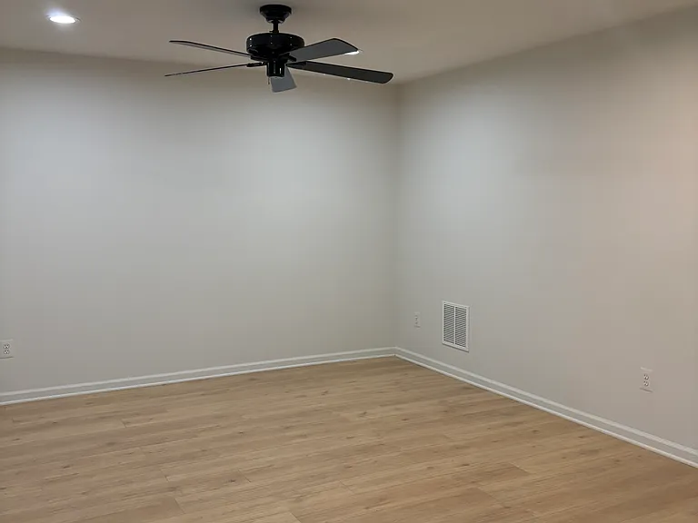 610 Brentwood Ct — Photo 9