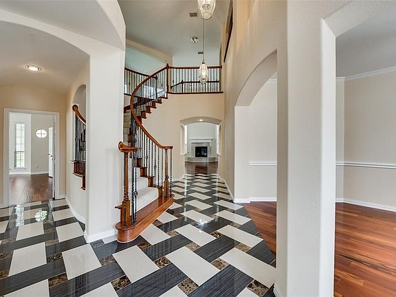 4th image of 620 Winding Forest Dr