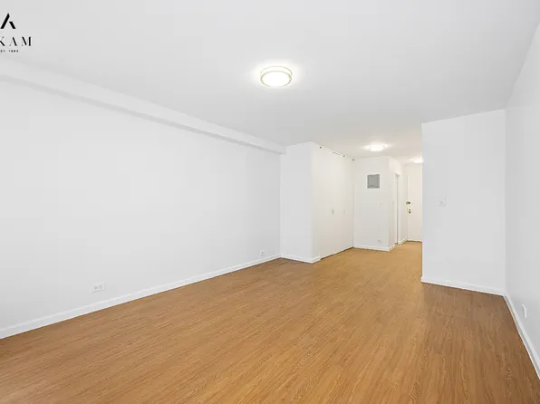 305 East 40th Street image 7 of 14