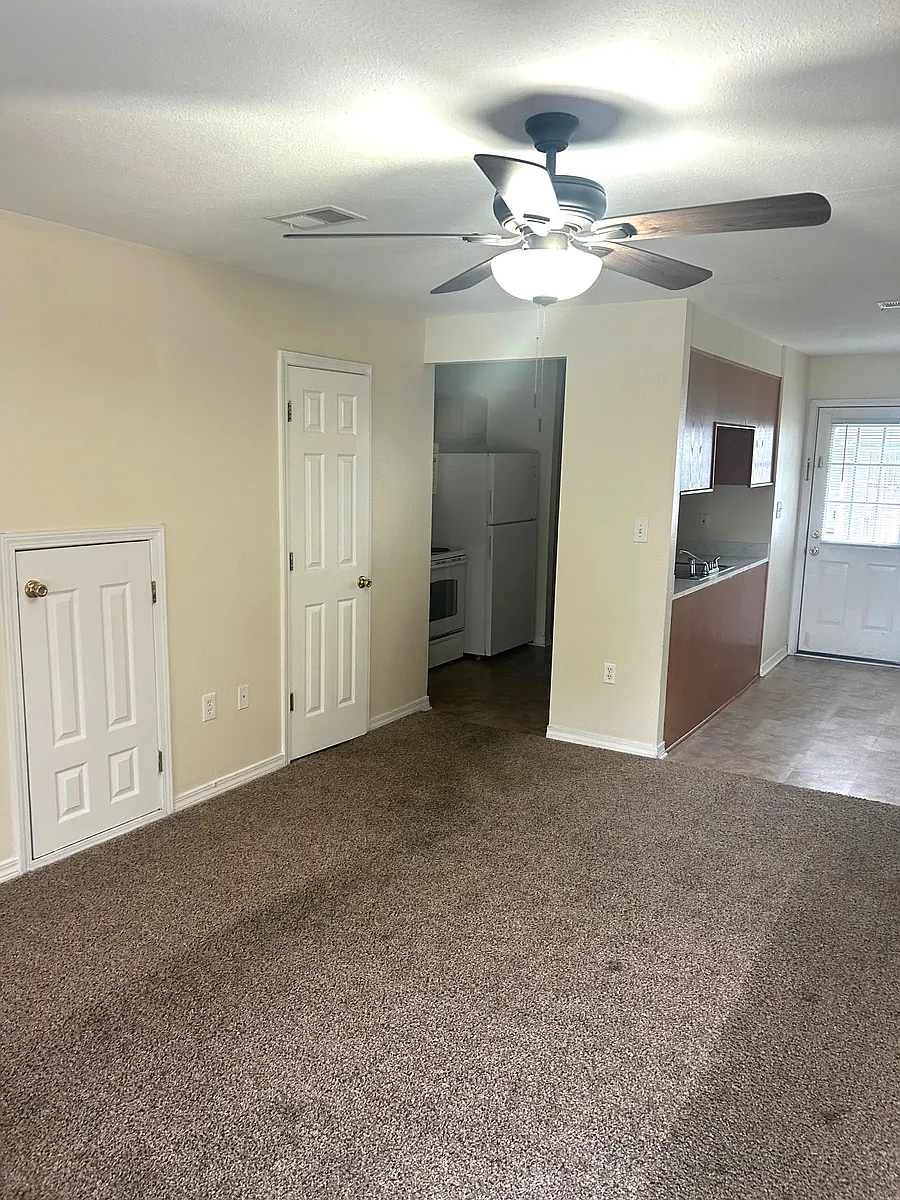 Building Photo - 10505 Cal Ln