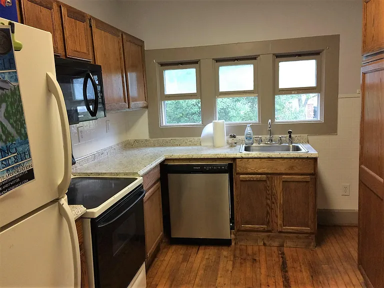 1055 Duncan Ave — Photo 2