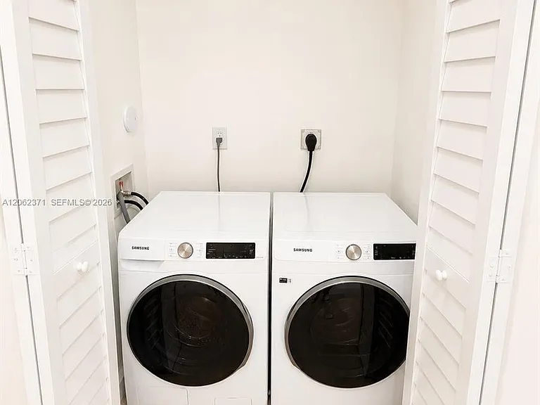 552 NW 7th St #6 — Photo 21