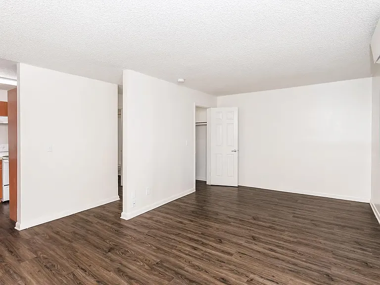 Crystal Pointe — Photo 11