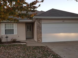 317 W Navajo Cir, Clever, MO 65631